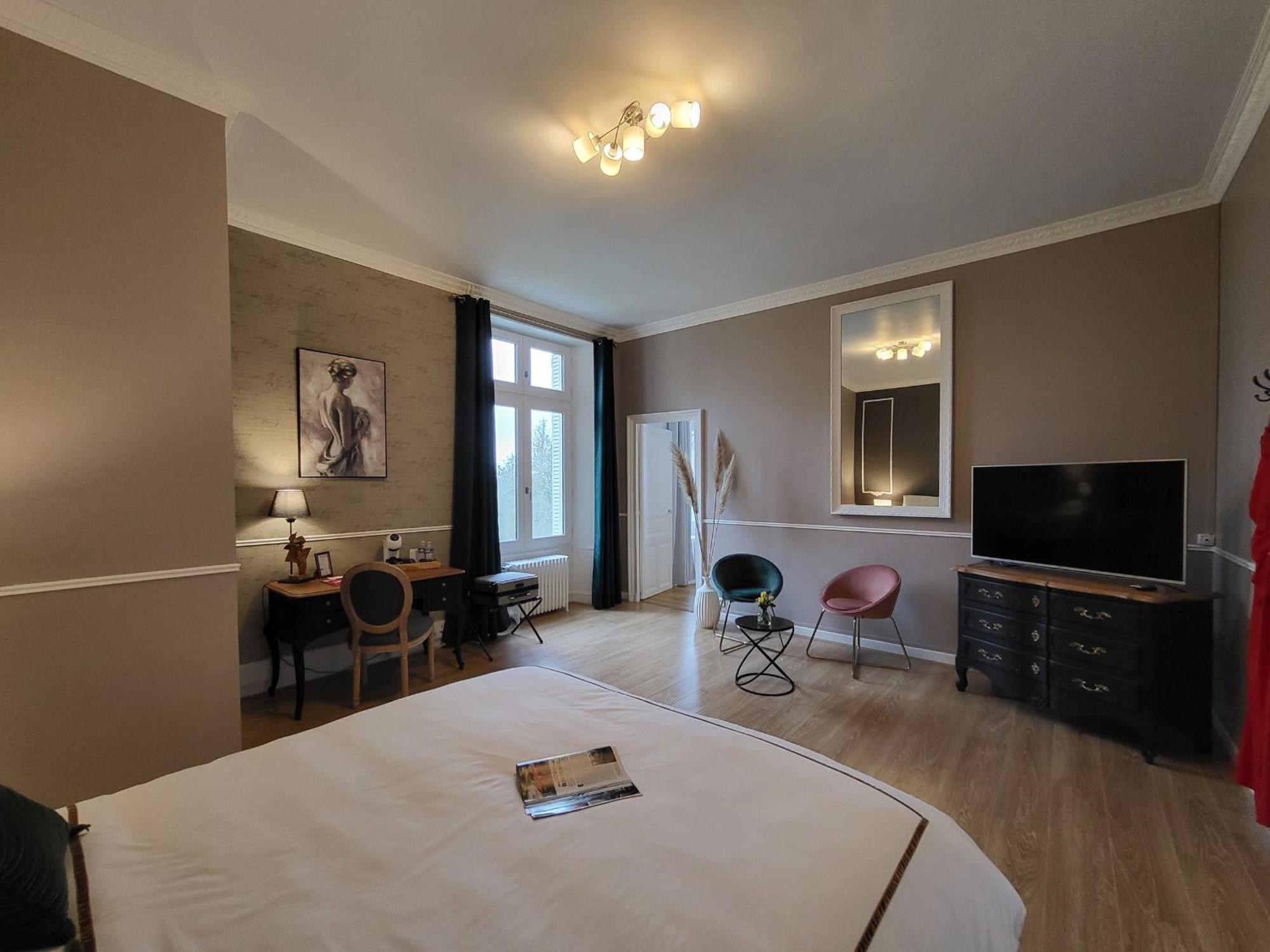 Sejour De Charme Au Chateau Avec Petit-Dejeuner Et Parking - Fr-1-591-705 Cluis Dış mekan fotoğraf