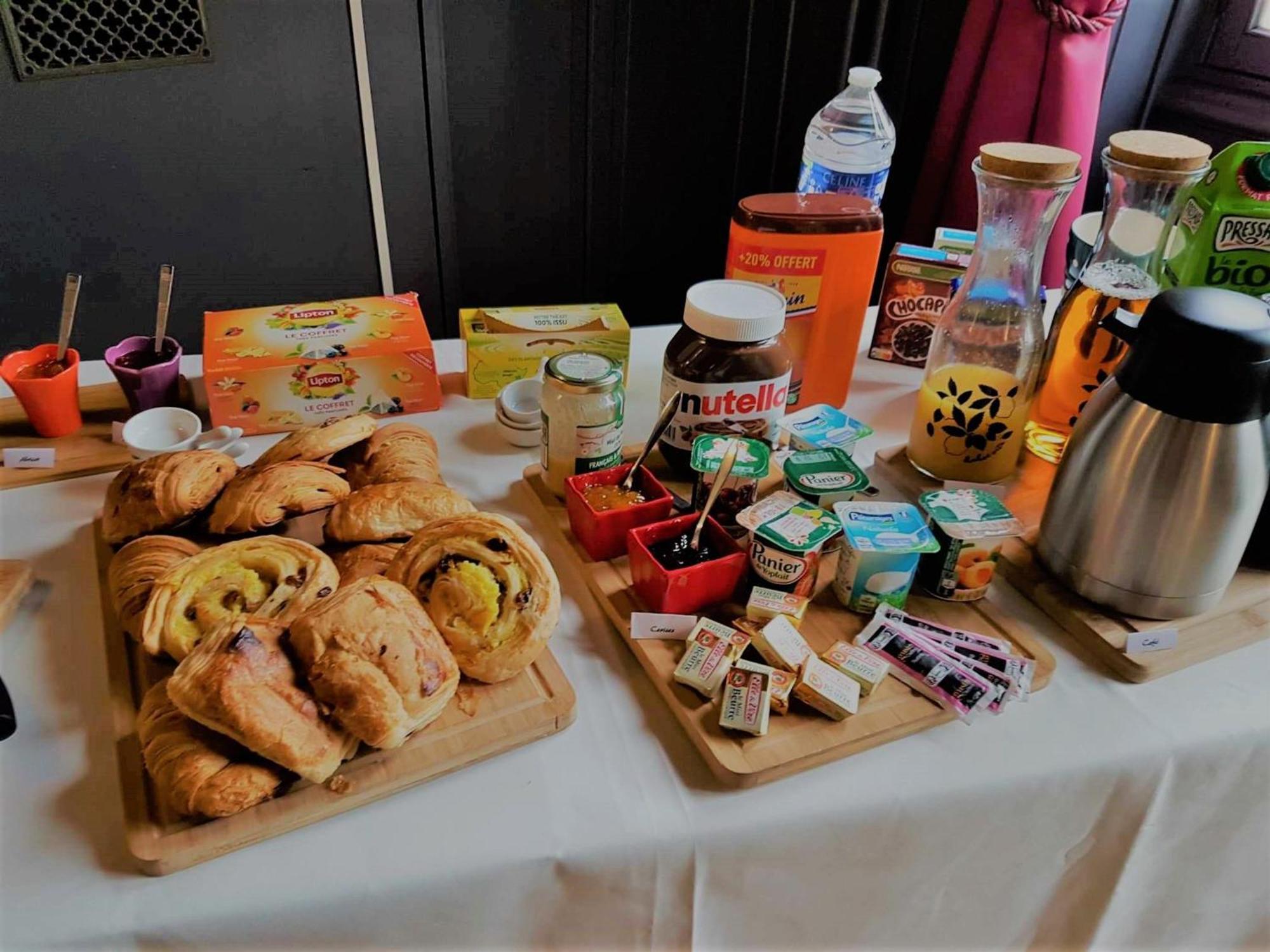 Sejour De Charme Au Chateau Avec Petit-Dejeuner Et Parking - Fr-1-591-705 Cluis Dış mekan fotoğraf