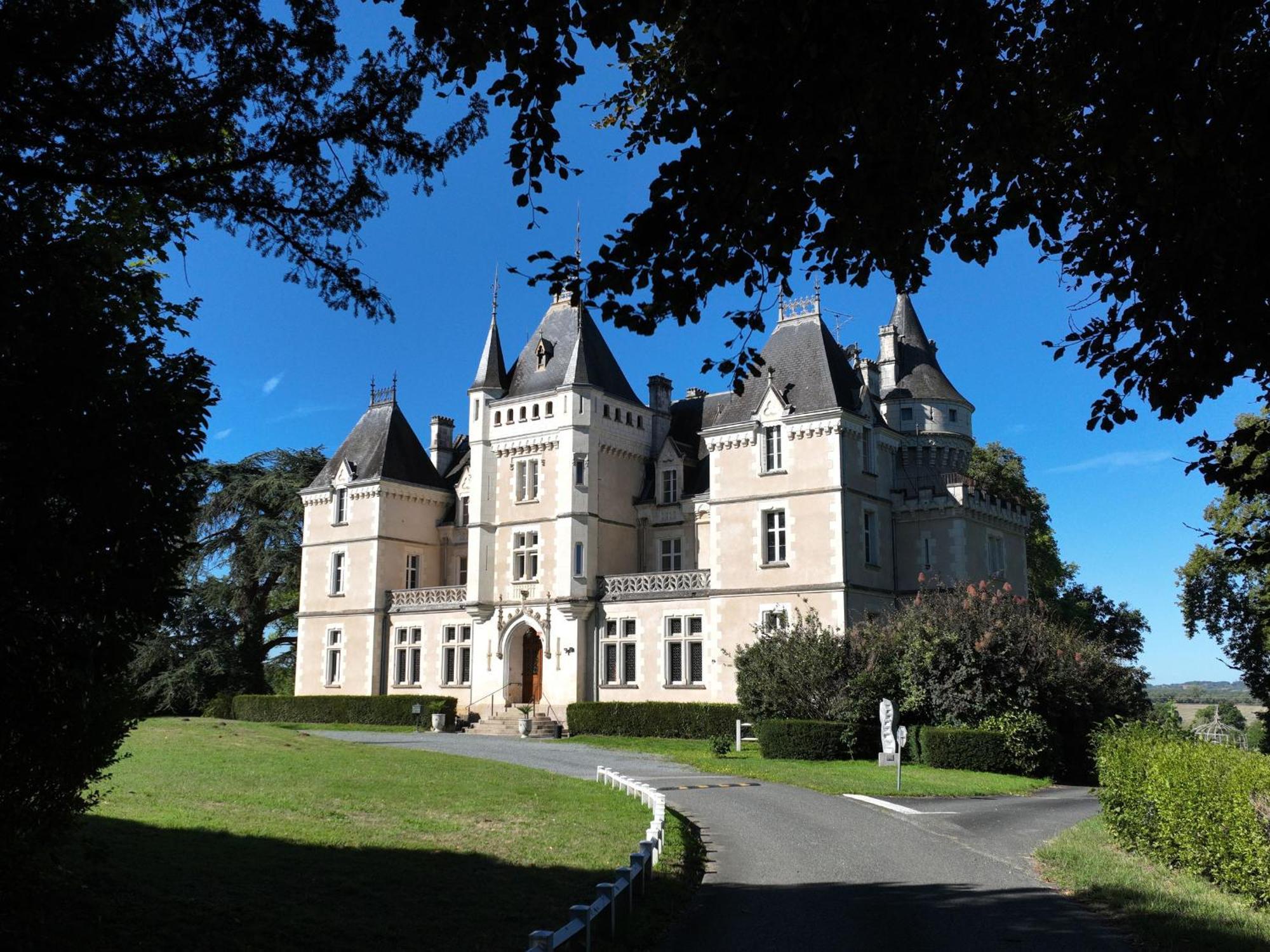 Sejour De Charme Au Chateau Avec Petit-Dejeuner Et Parking - Fr-1-591-705 Cluis Dış mekan fotoğraf